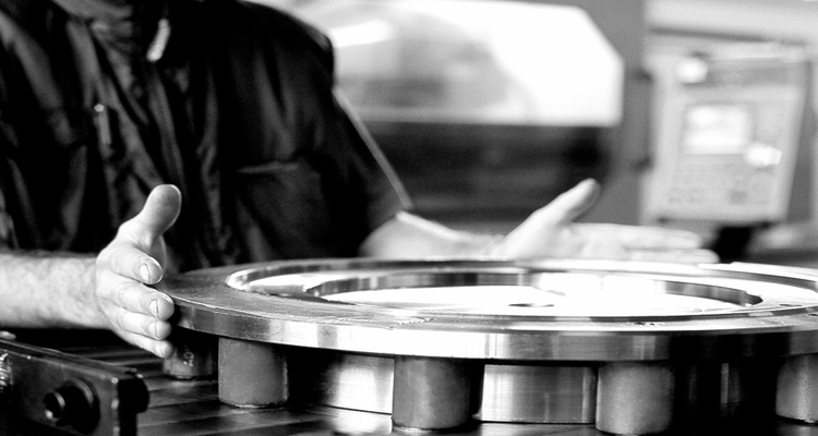 راهنمای انتخاب ورق استینلس استیل: موازنه اقتصادی و عملکردی بین سری‌های AISI 200، 300 و 400